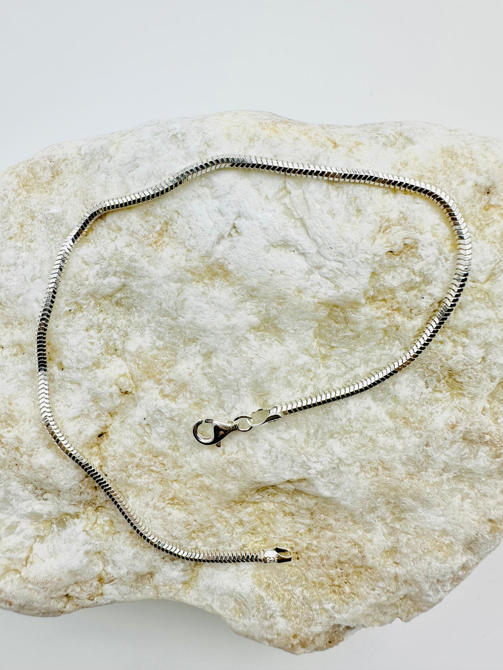 Chain the Men Sterling Silver Minimalist Mens London Snake Bracelet 8 inch