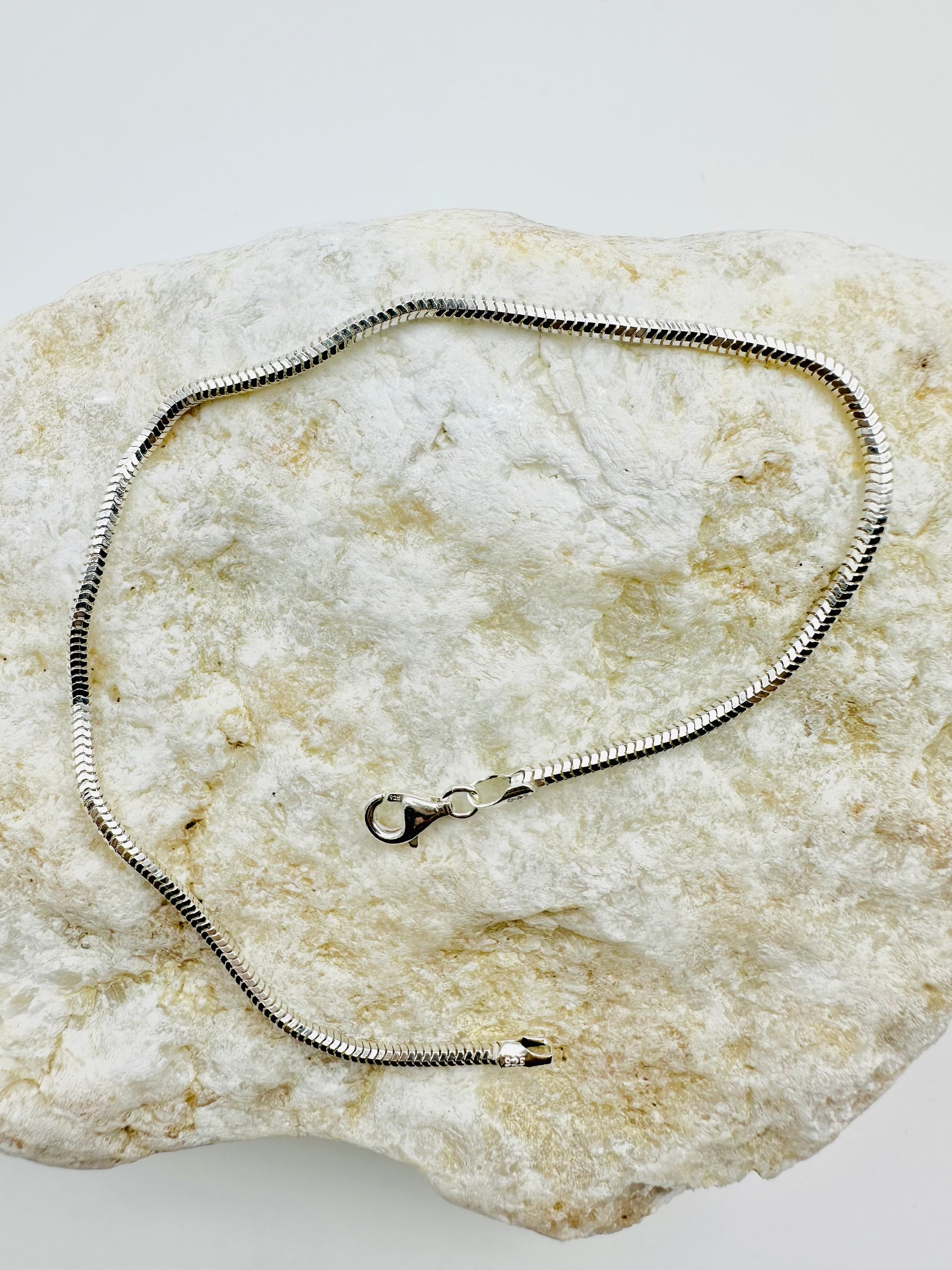 Chain the Men Sterling Silver Minimalist Mens London Snake Bracelet 8 inch