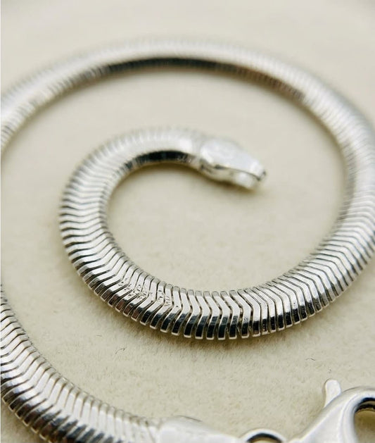 Chain the Men Black Silver Men's 5mm Herringbone Bracelet - Comfortable Design
