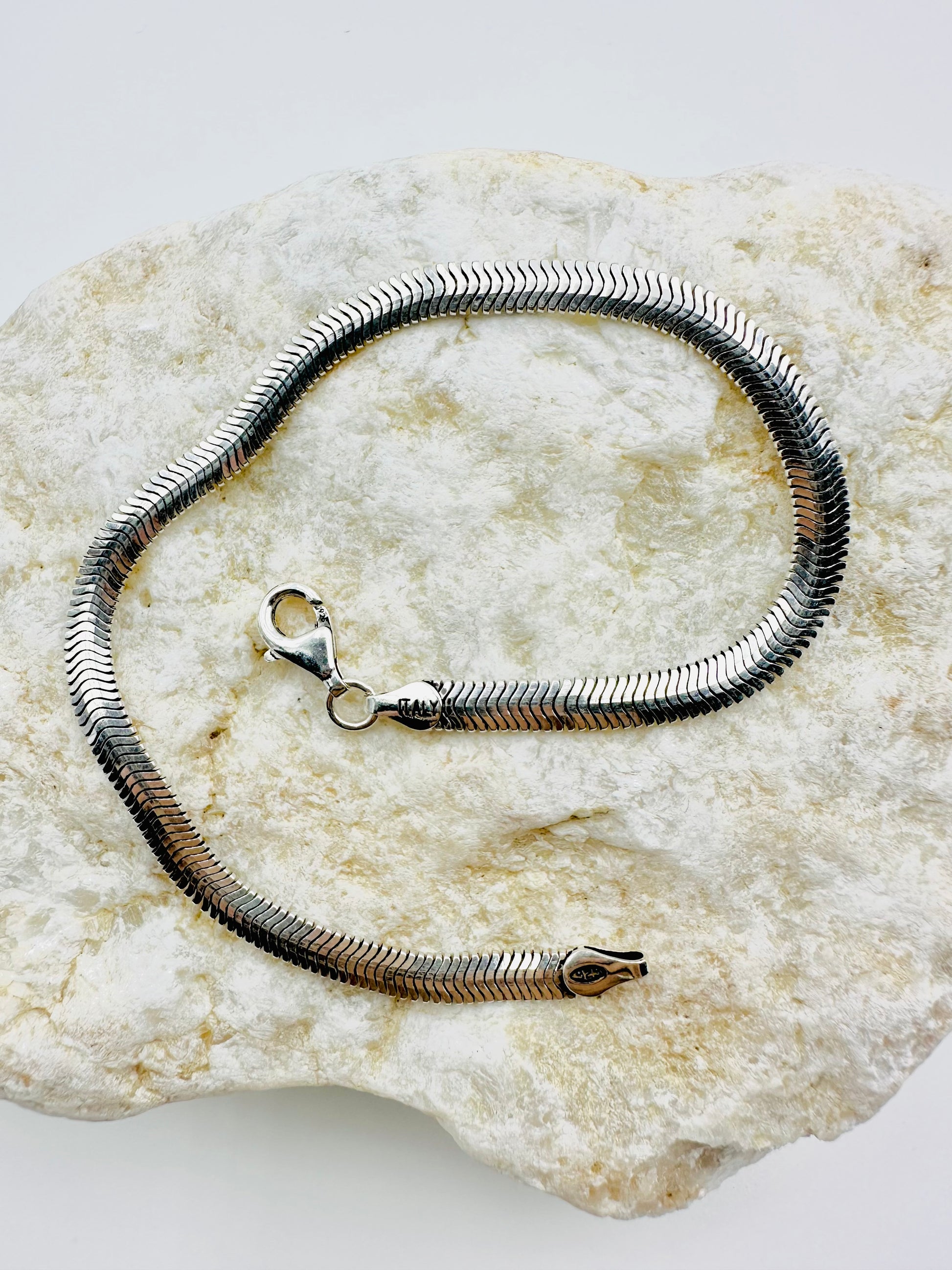 Chain the Men Black Silver Mens 5mm Herringbone Bracelet - Comfortable Design